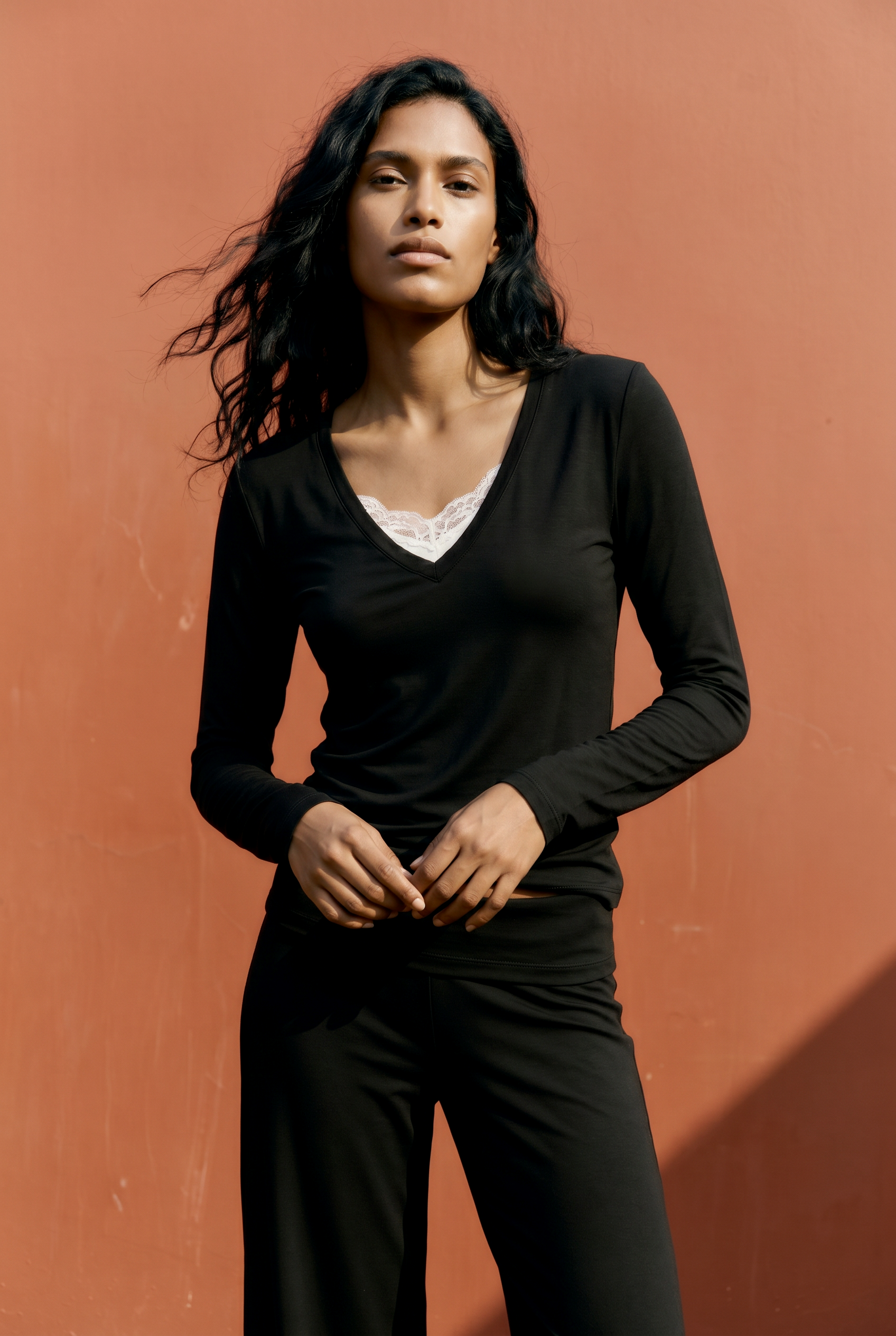 Super Soft LS V-Neck Black