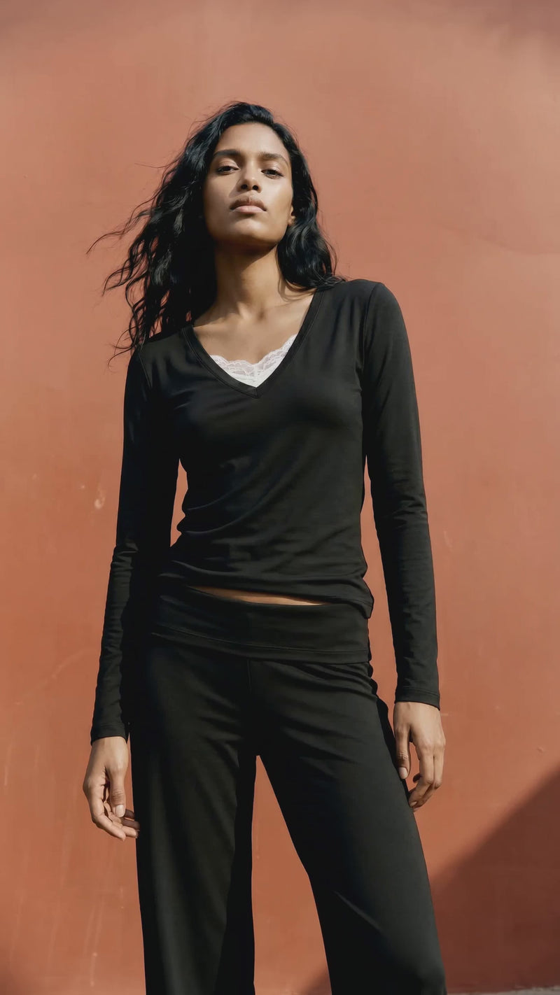 Super Soft LS V-Neck Black
